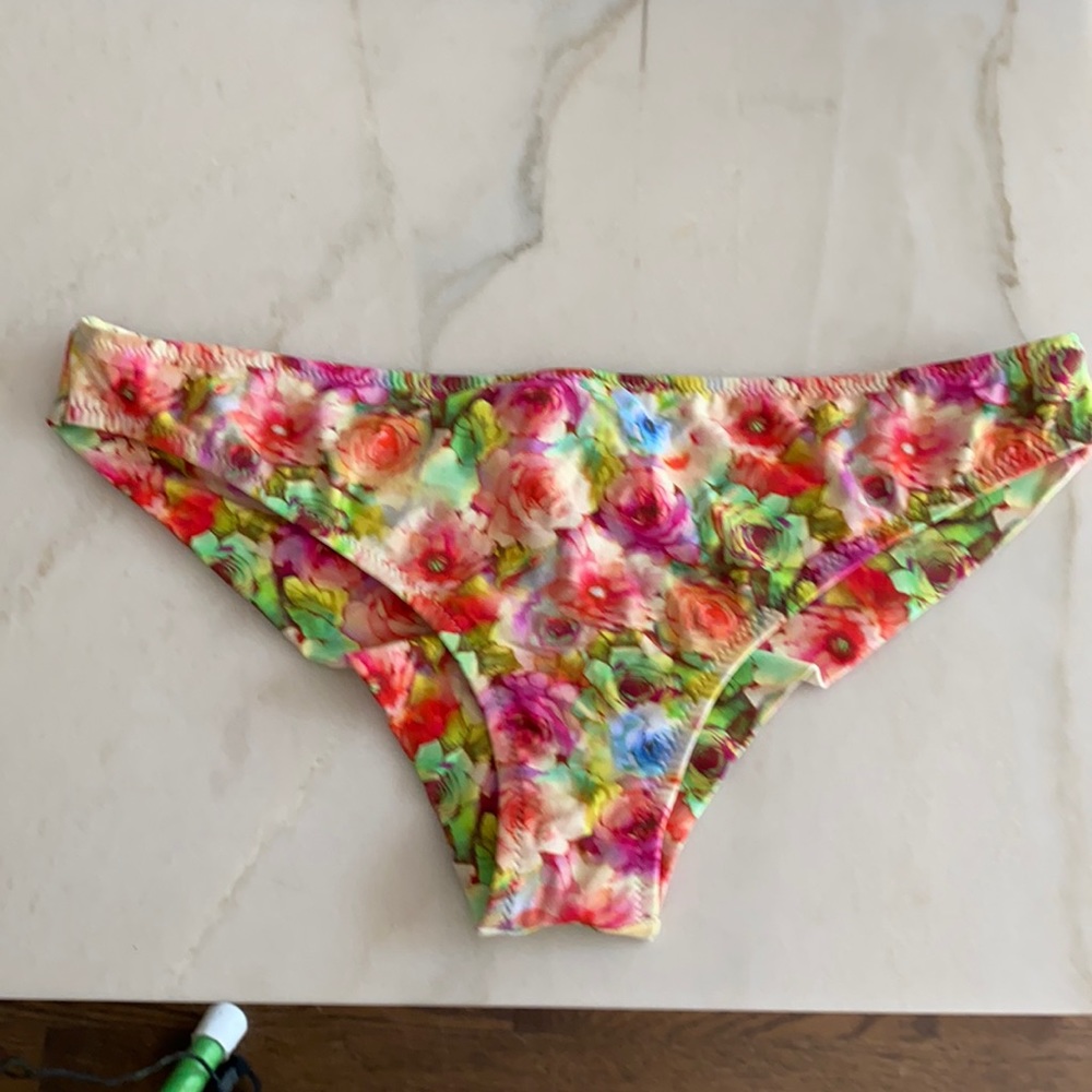 calzedonia size M Bikini bottoms. Floral neon👙